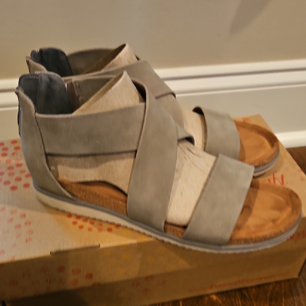 Women's Gray Sandals